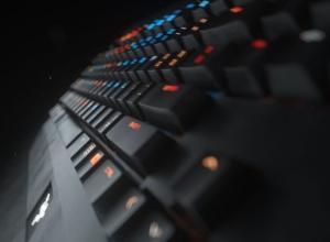 C4D结合AE制作镭射键盘产品广告宣传教程