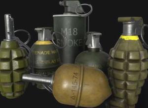 手雷手榴弹烟雾弹低多边形3D模型 CGTrader – Grenades Pack Low-poly 3D model